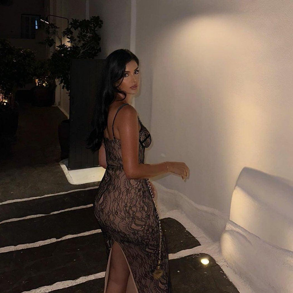Lovely Lace Backless Black Maxi Dress